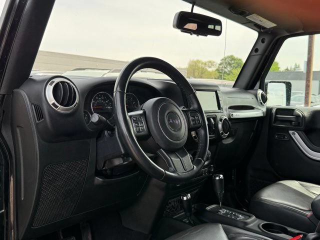 Used 2018 Jeep Wrangler Unlimited Sahara AWD/4WD image 12
