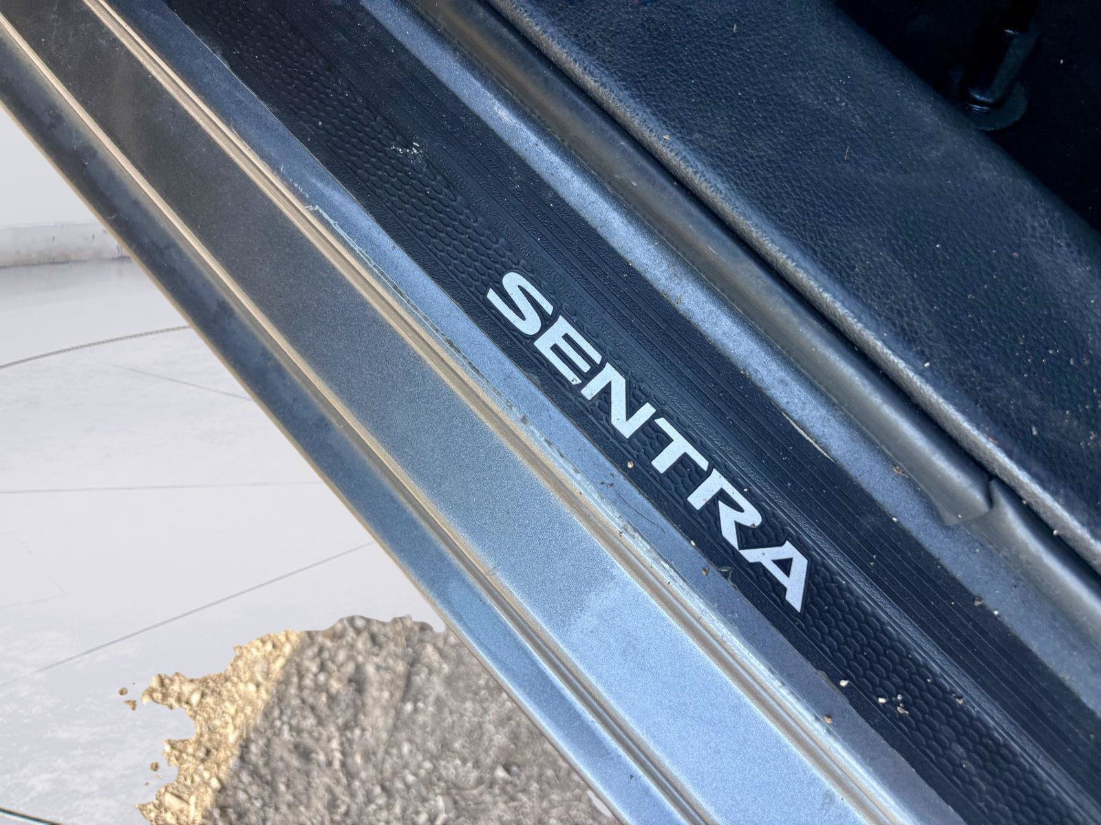 Used 2022 Nissan Sentra SV FWD image 14