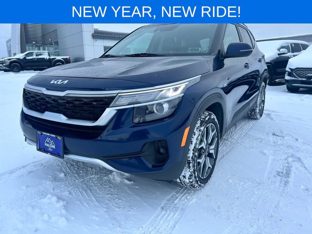 Used 2023 Kia Seltos EX image 2