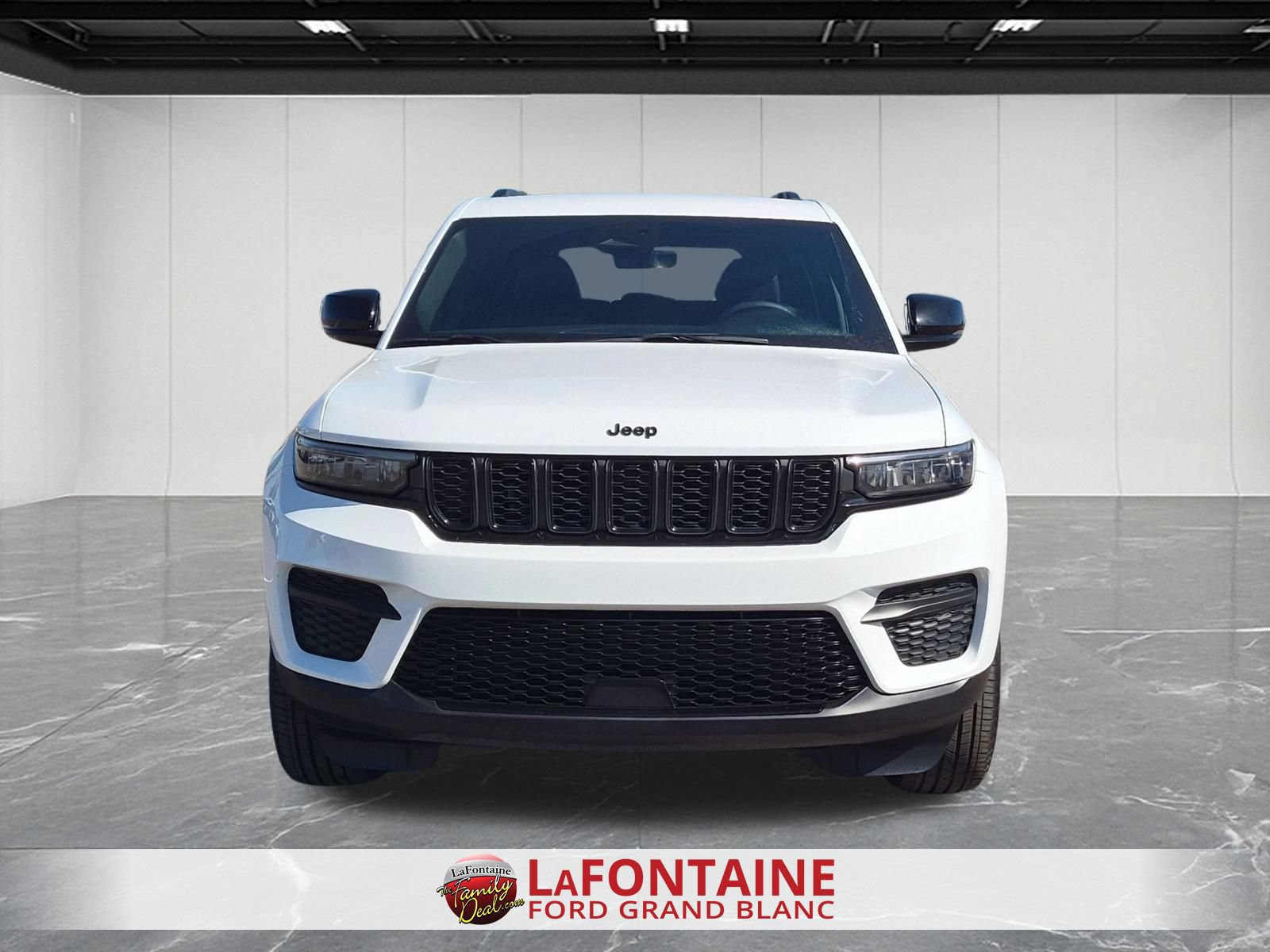 Used 2025 Jeep Grand Cherokee Altitude AWD/4WD image 8