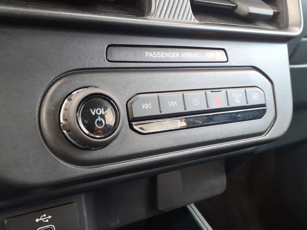 Certified 2025 Ford Maverick XL FWD image 23
