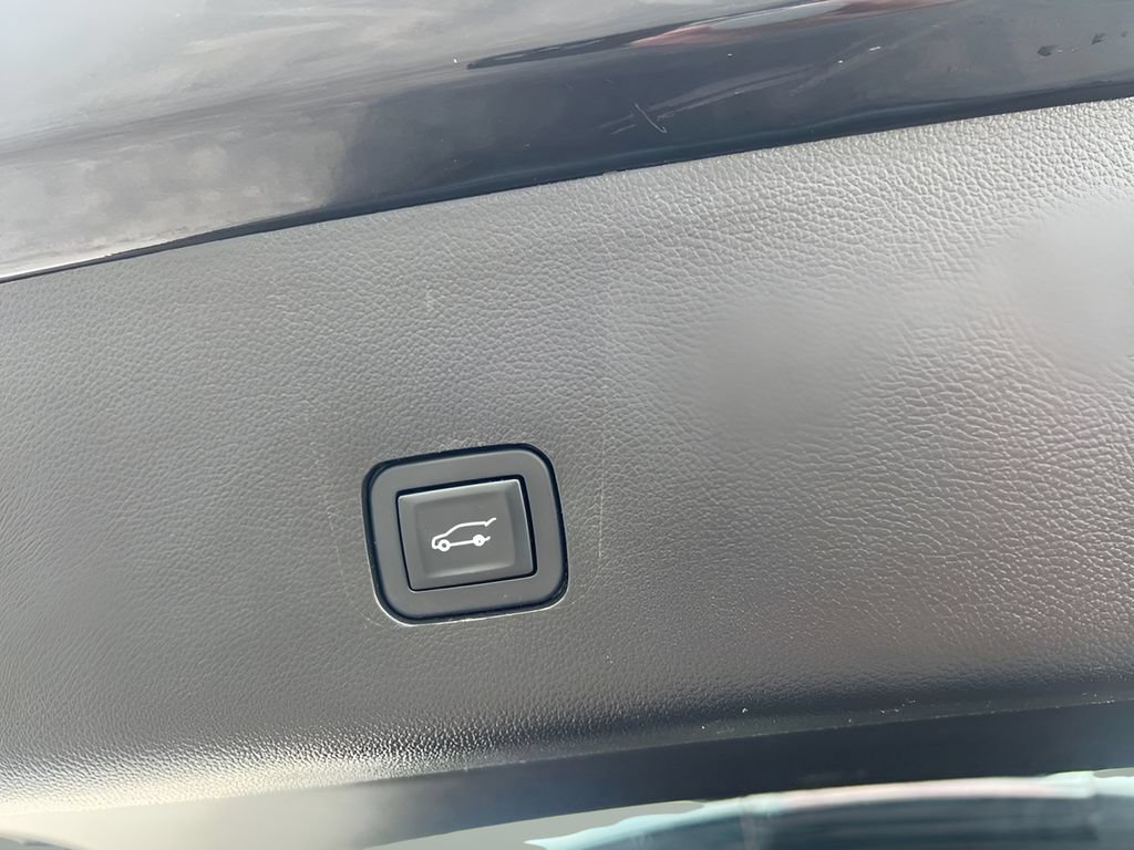 Used 2018 Chevrolet Traverse LT w/ LPO, 'HIT The Road' Package AWD/4WD image 33