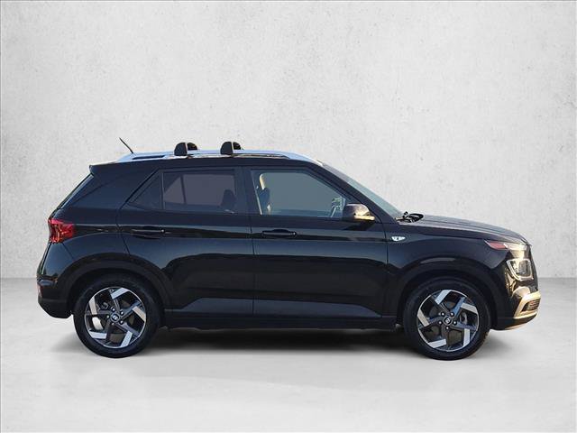 Used 2023 Hyundai Venue SEL FWD video 4
