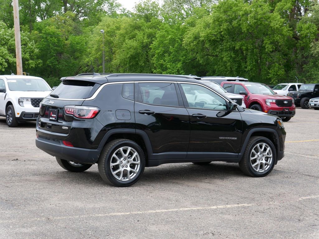 Used 2022 Jeep Compass Latitude AWD/4WD image 3