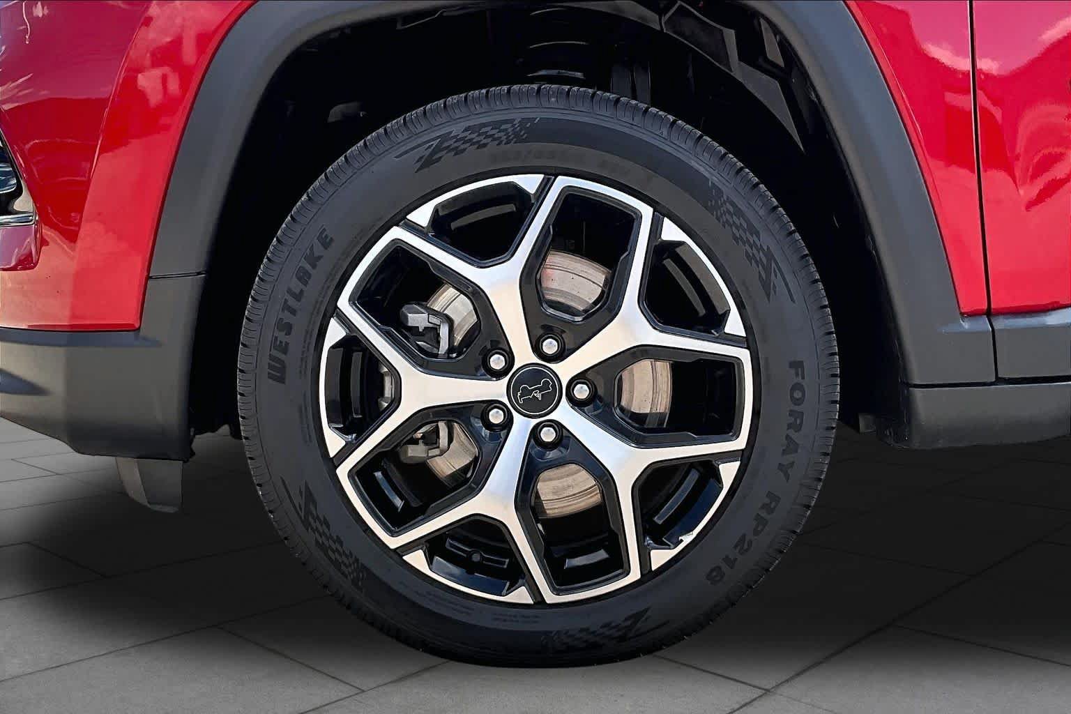 Used 2025 Jeep Compass Limited AWD/4WD image 11