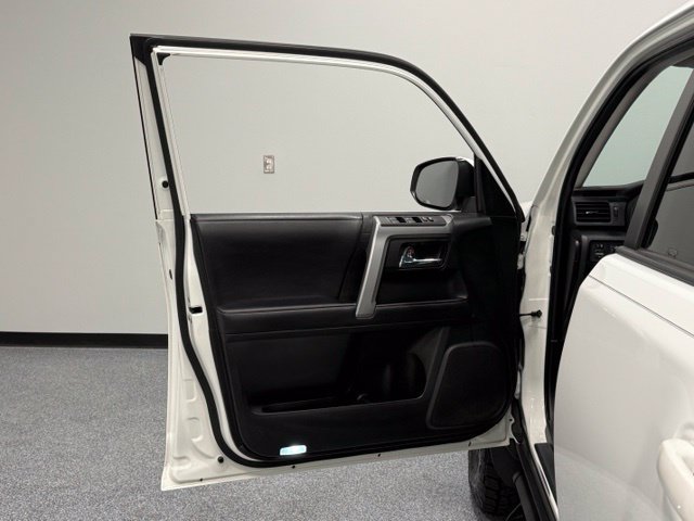 Used 2021 Toyota 4Runner SR5 Premium w/ Moonroof Package AWD/4WD image 9