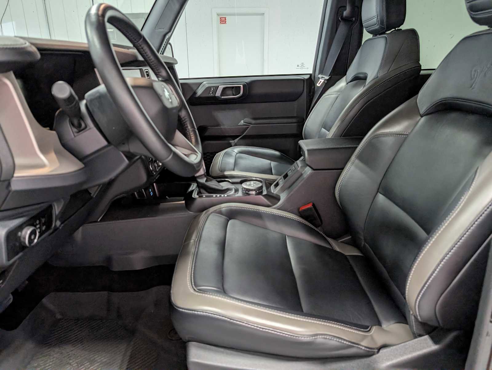 Certified 2025 Ford Bronco Outer Banks AWD/4WD image 4