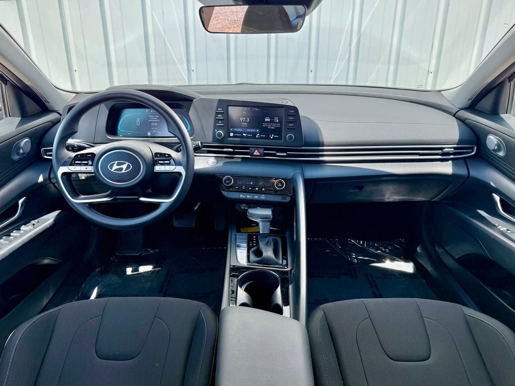 Used 2025 Hyundai Elantra Hybrid FWD image 31