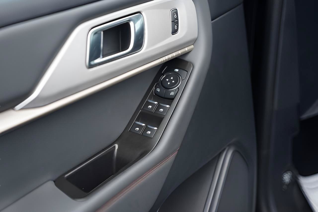 Certified 2026 Ford Explorer Active RWD image 31