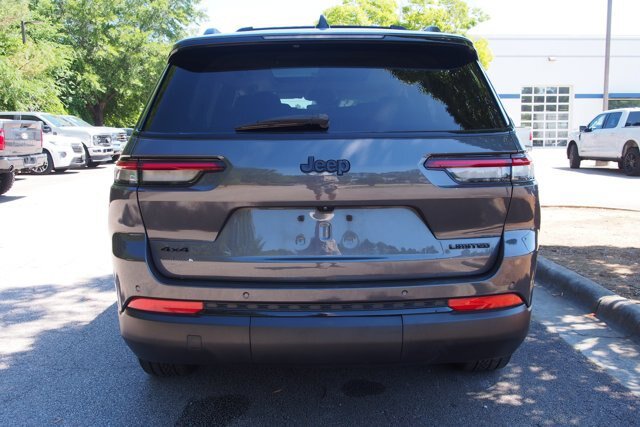 Used 2024 Jeep Grand Cherokee L Limited w/ Black Appearance Package AWD/4WD image 6