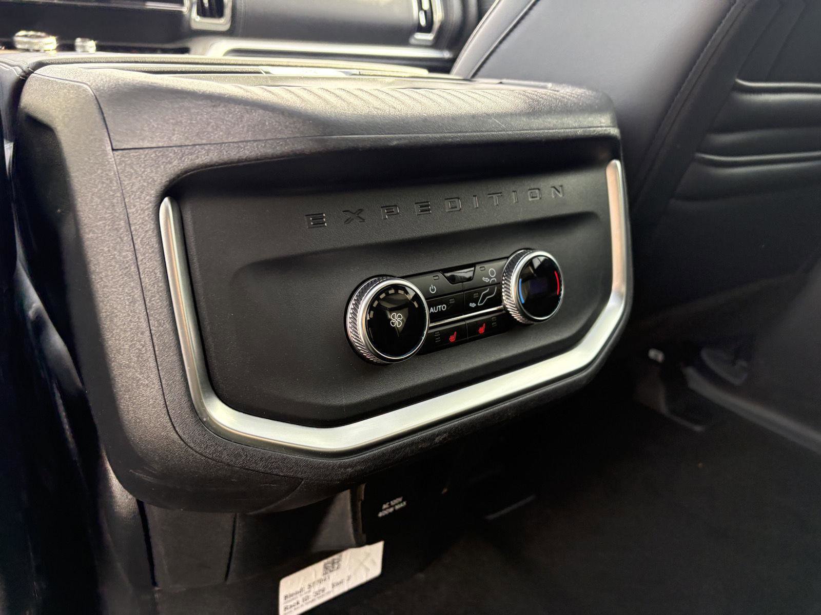 Certified 2025 Ford Expedition Platinum image 18