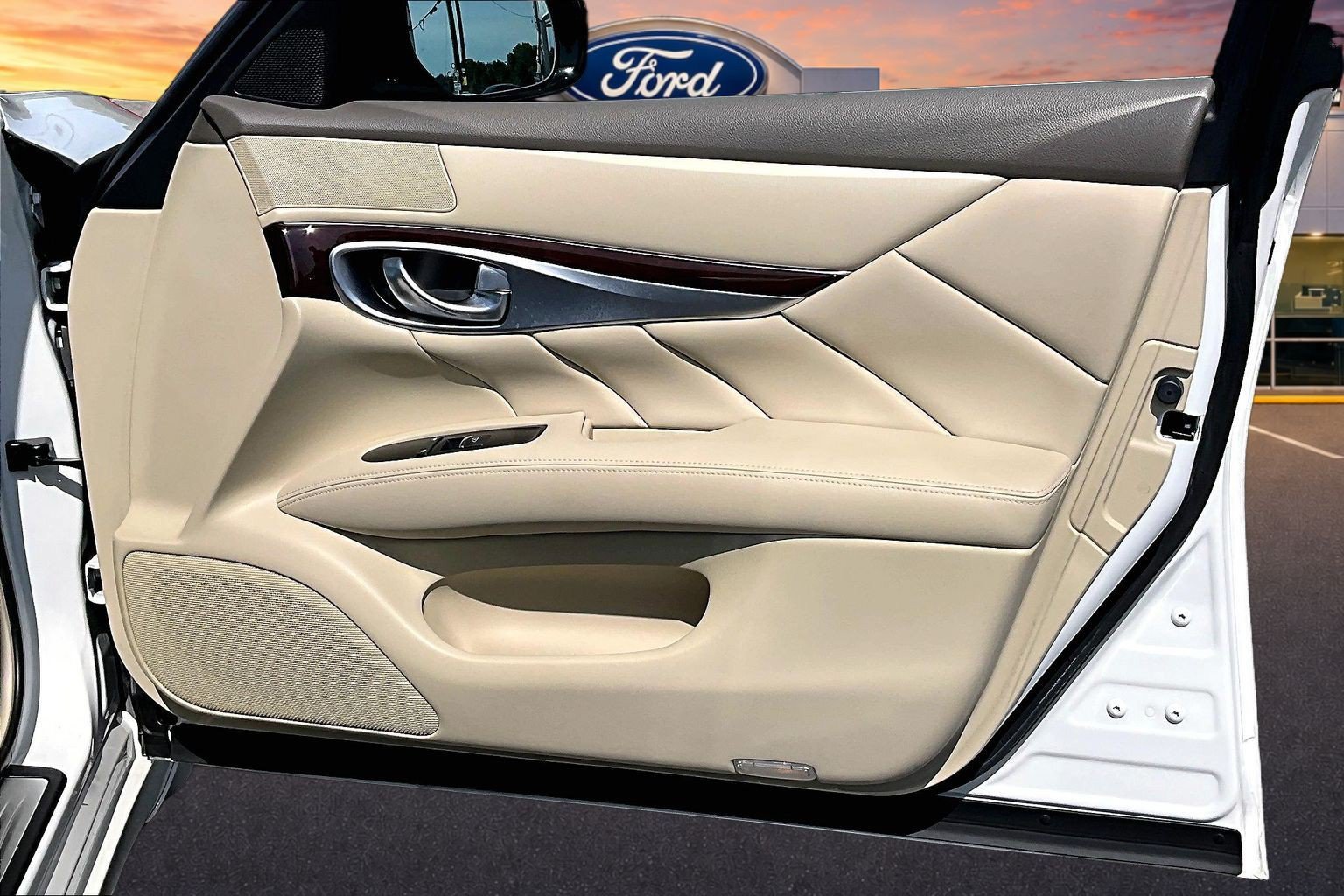 Used 2019 INFINITI Q70 Luxe AWD/4WD image 24