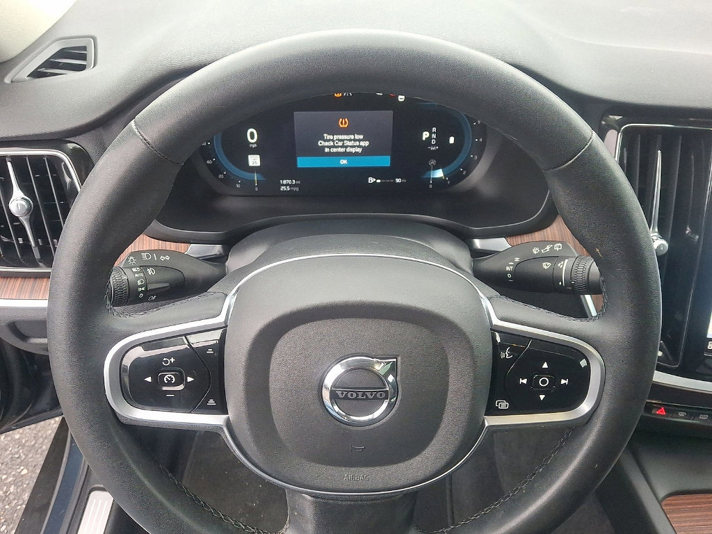 Used 2023 Volvo V60 B5 Cross Country Plus image 27