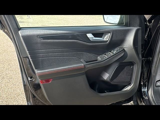 Certified 2024 Ford Escape ST-Line w/ Tech Pack #1 AWD/4WD image 9