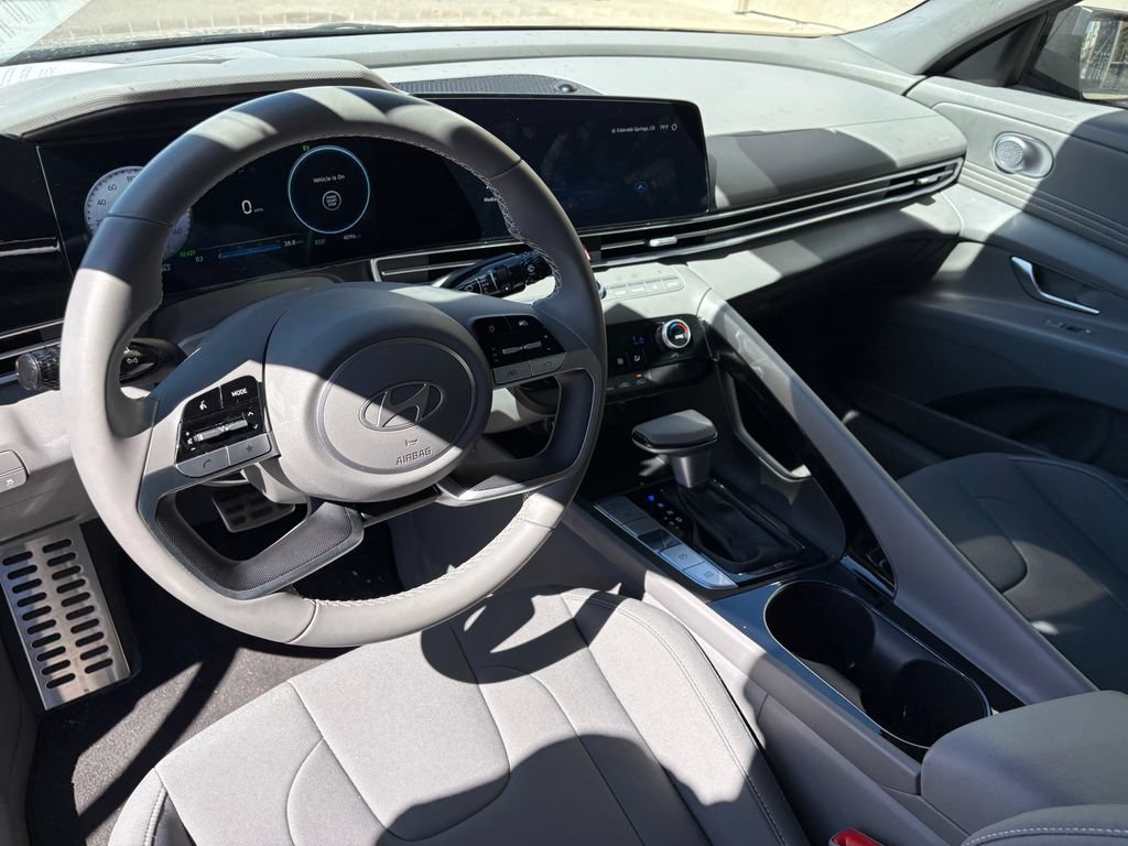 Used 2025 Hyundai Elantra SEL FWD image 17