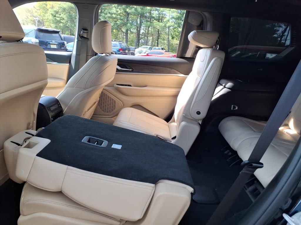 Used 2023 Jeep Grand Cherokee L Limited AWD/4WD image 16