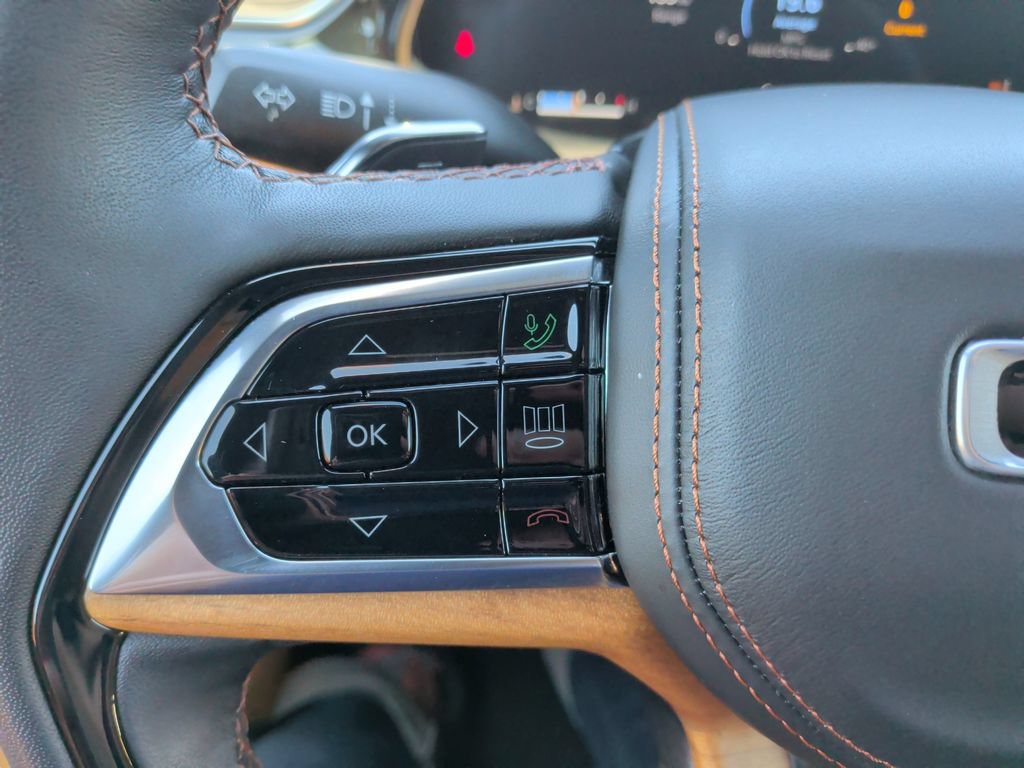 Used 2023 Jeep Grand Cherokee Summit AWD/4WD image 28