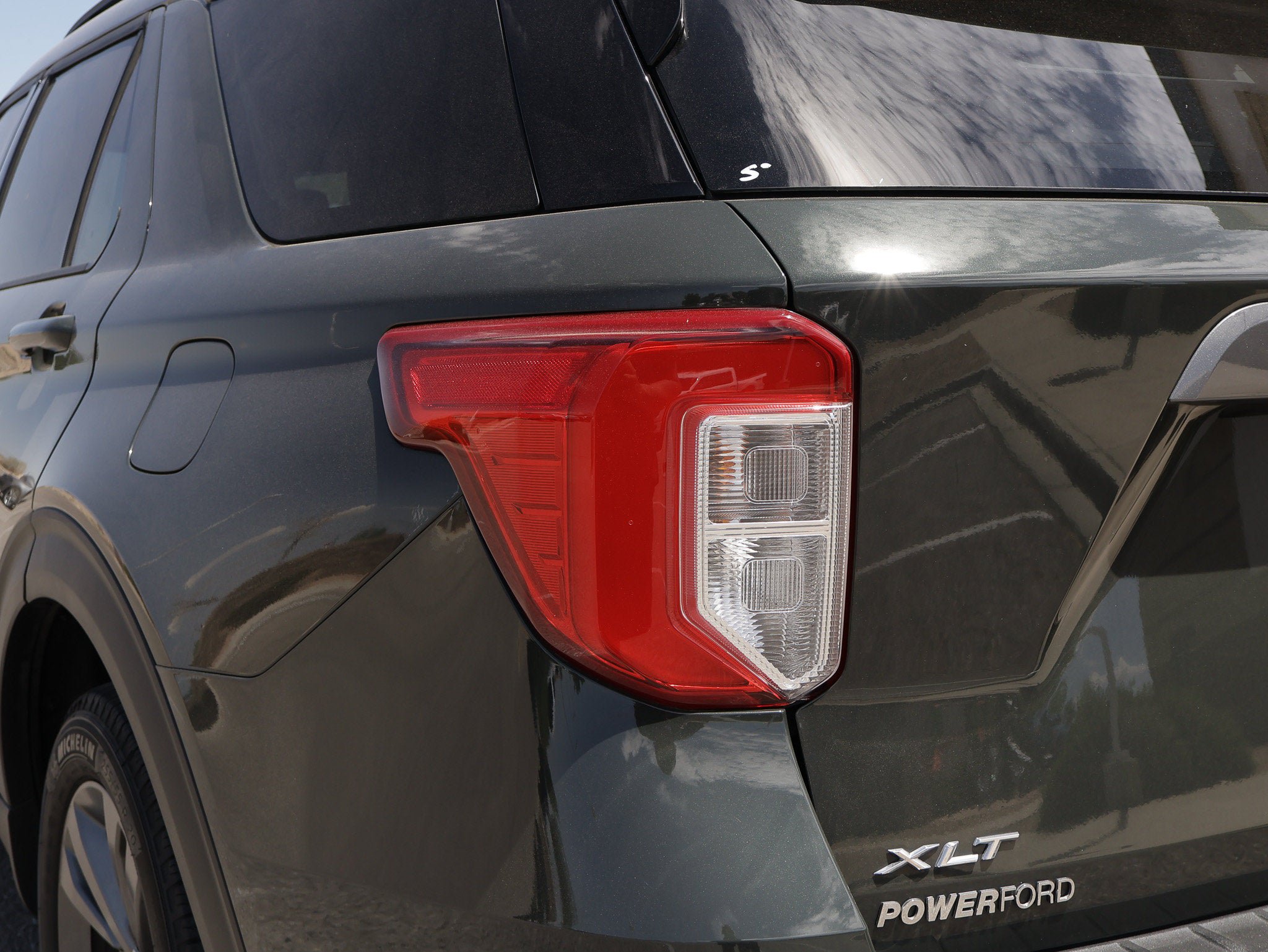 Certified 2023 Ford Explorer XLT w/ Equipment Group 202A AWD/4WD image 18