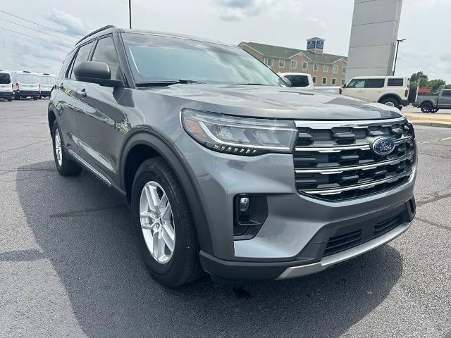 Certified 2025 Ford Explorer Active w/ Active Comfort Package RWD image 2