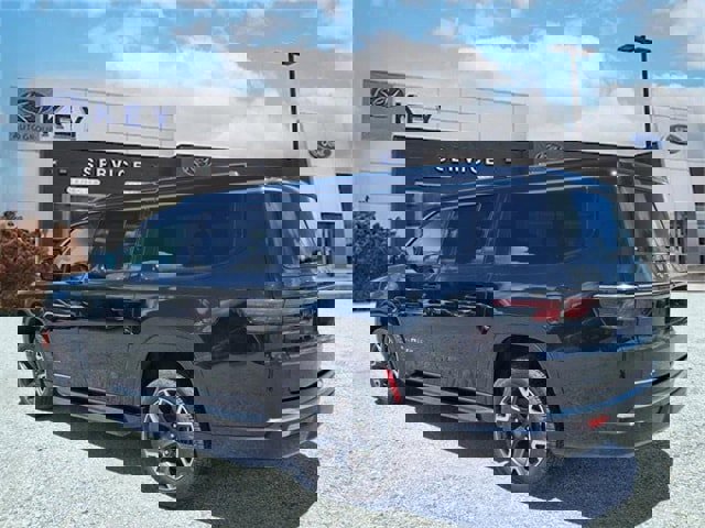 Used 2023 Jeep Wagoneer L Series III w/ Preferred Equipment Group image 3