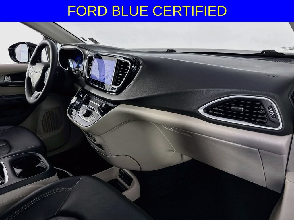 Used 2024 Chrysler Pacifica Touring-L FWD image 32