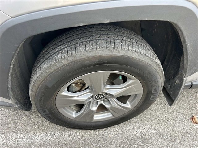 Used 2022 Toyota RAV4 XLE image 10