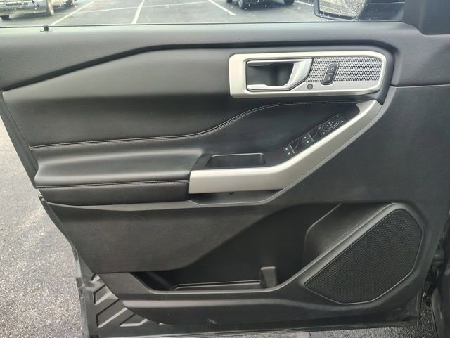 Certified 2022 Ford Explorer XLT w/ Equipment Group 202A image 9