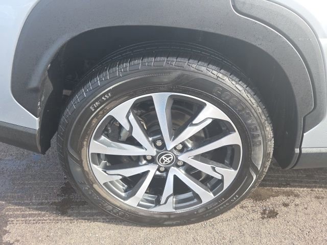 Used 2024 Toyota Corolla Cross XLE w/ Convenience Package image 11