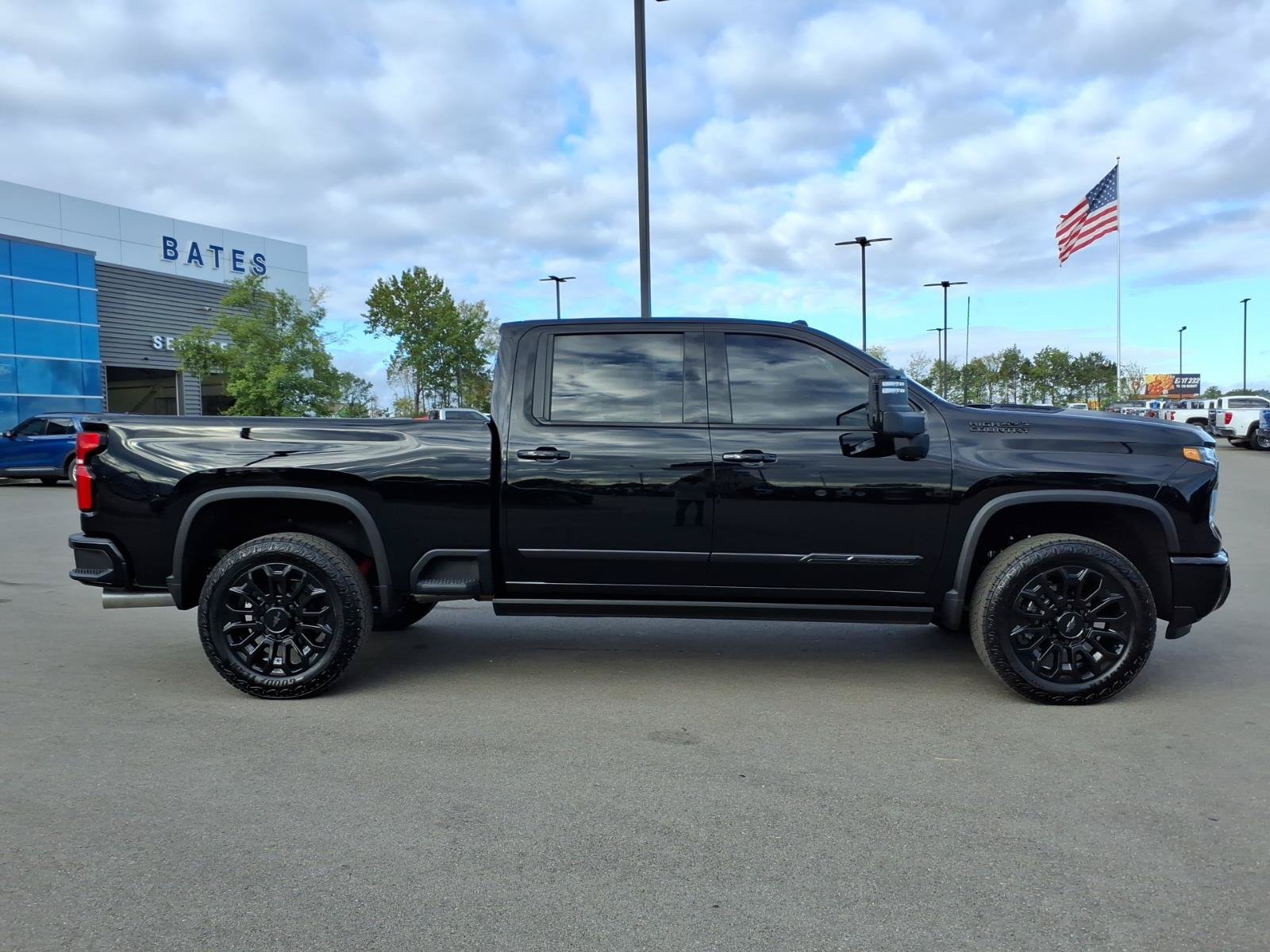 Used 2026 Chevrolet Silverado 2500 High Country w/ High Country Premium Package AWD/4WD image 2