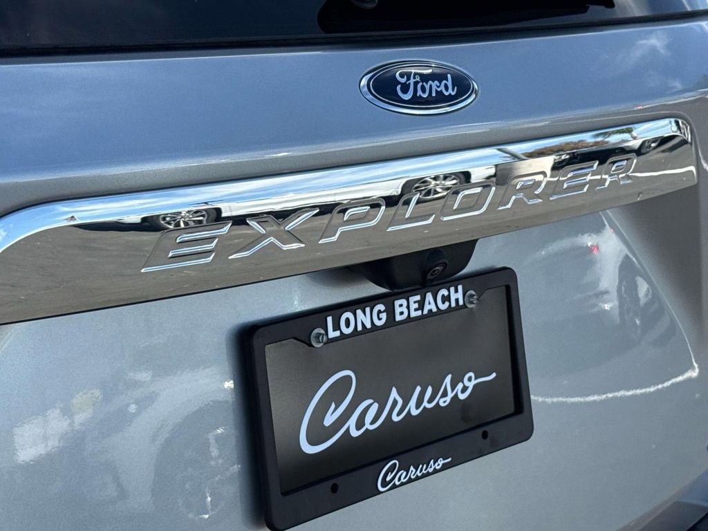 Certified 2022 Ford Explorer XLT w/ Equipment Group 202A image 6