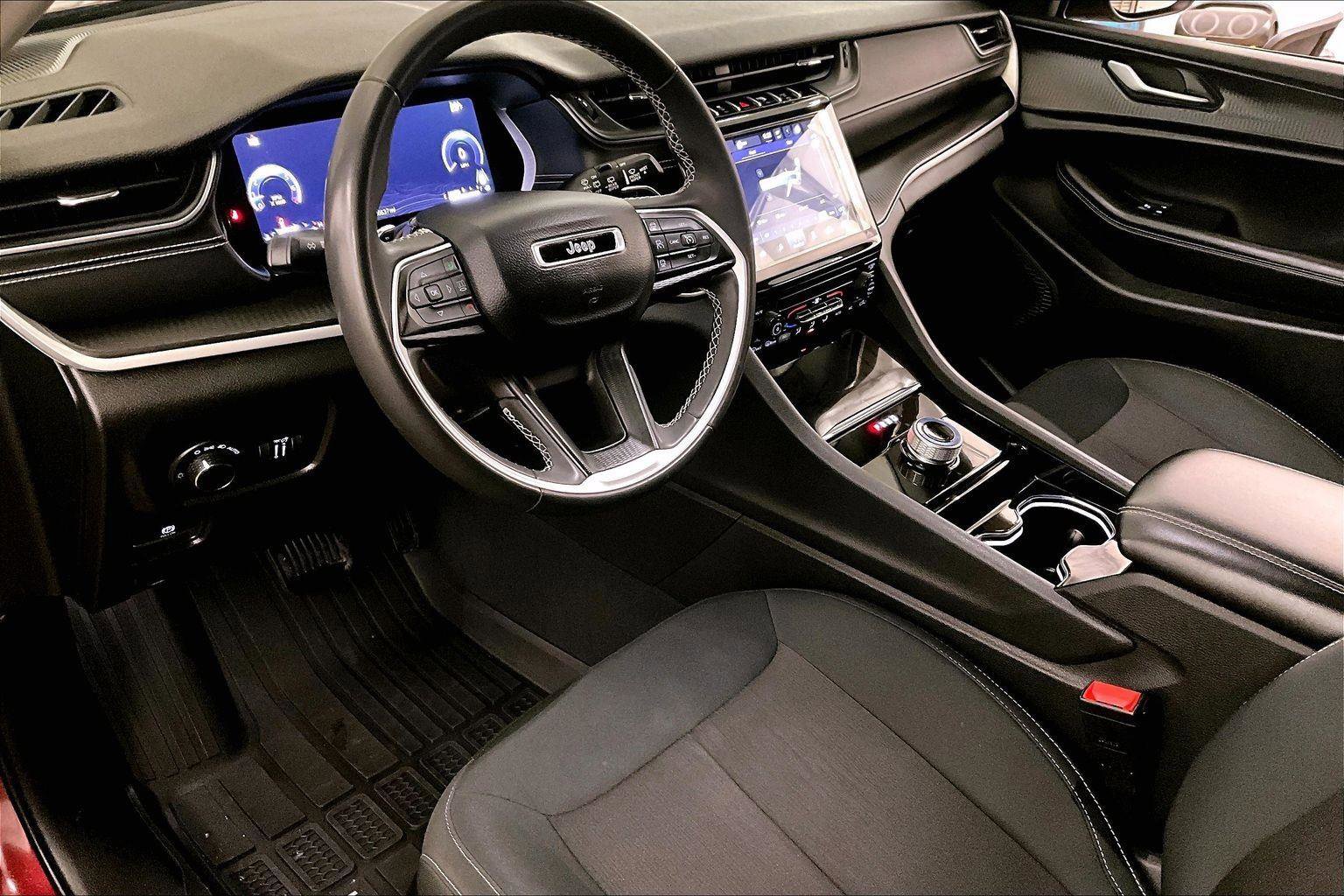 Used 2023 Jeep Grand Cherokee L Laredo image 12