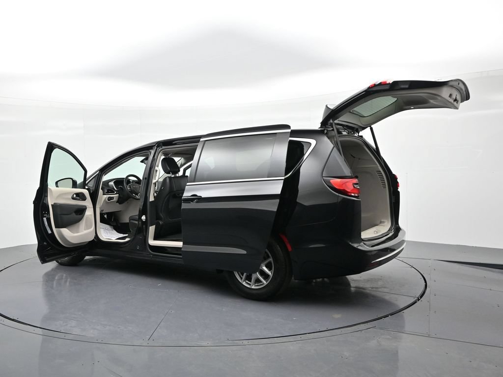 Used 2024 Chrysler Pacifica Touring-L FWD image 26