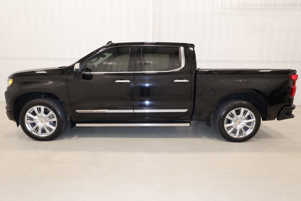 Used 2022 Chevrolet Silverado 1500 High Country w/ High Country Premium Package image 2