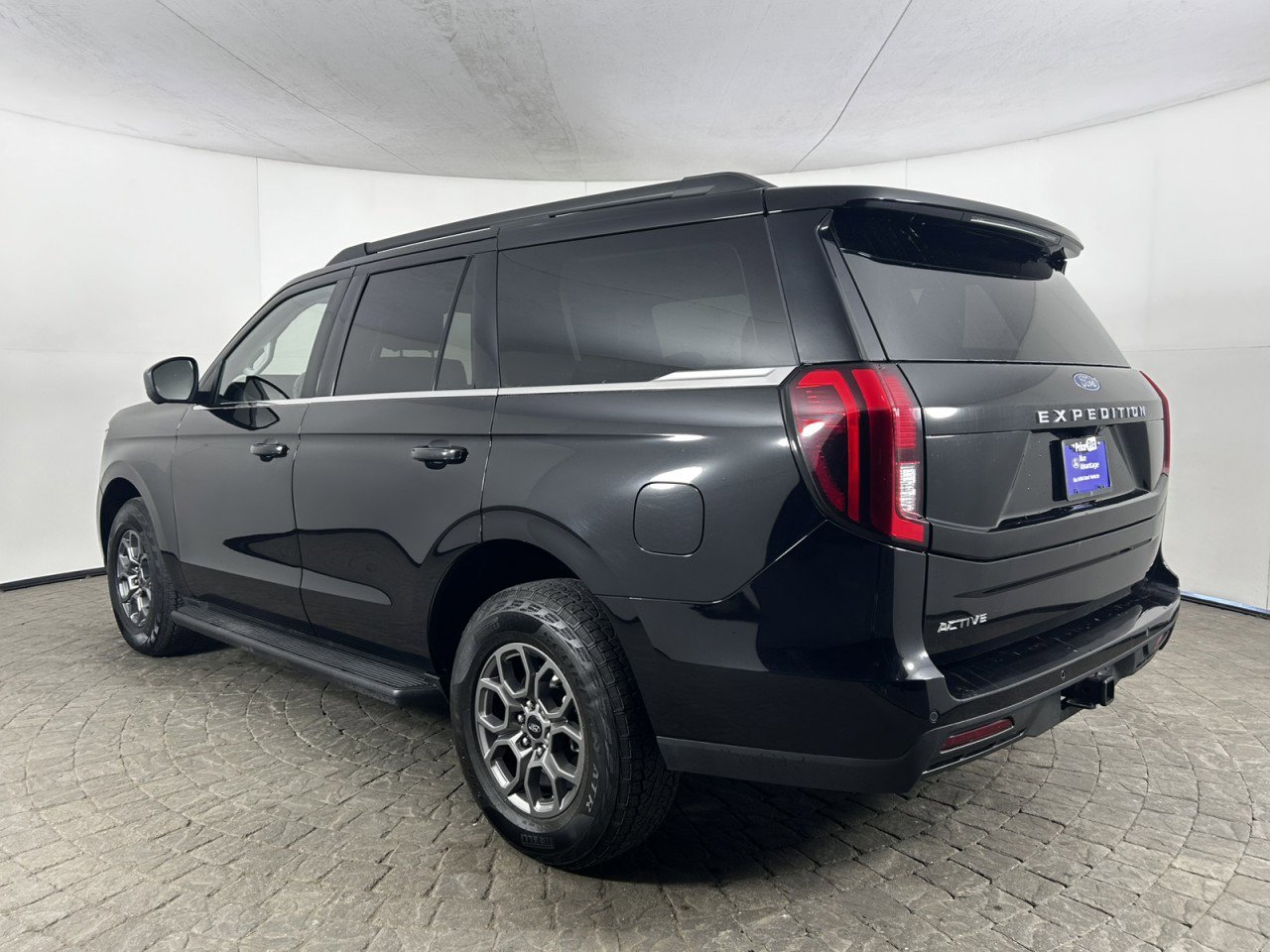 Certified 2025 Ford Expedition Active AWD/4WD image 5