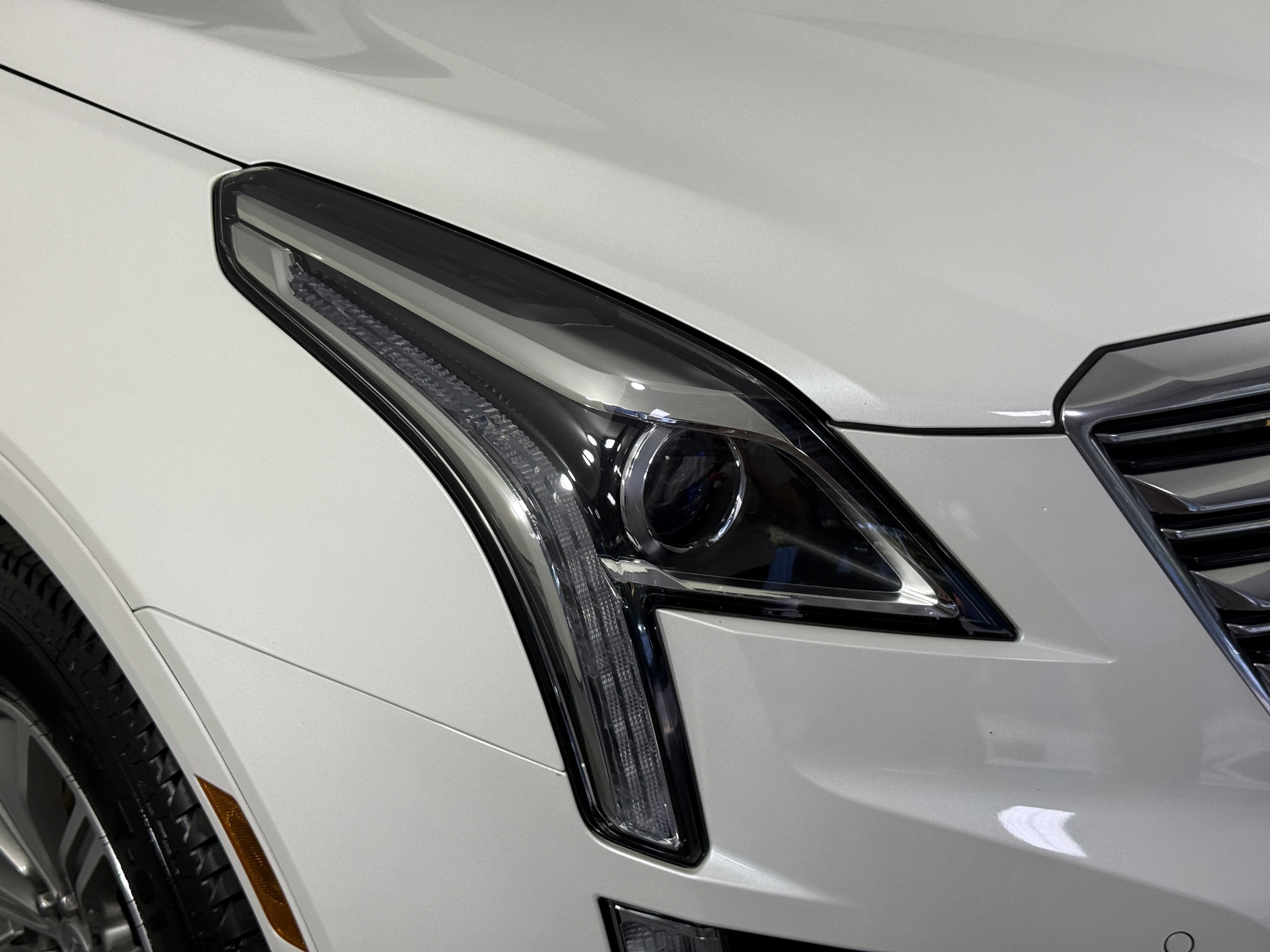 Used 2018 Cadillac XT5 Luxury w/ Driver Awareness Package image 7