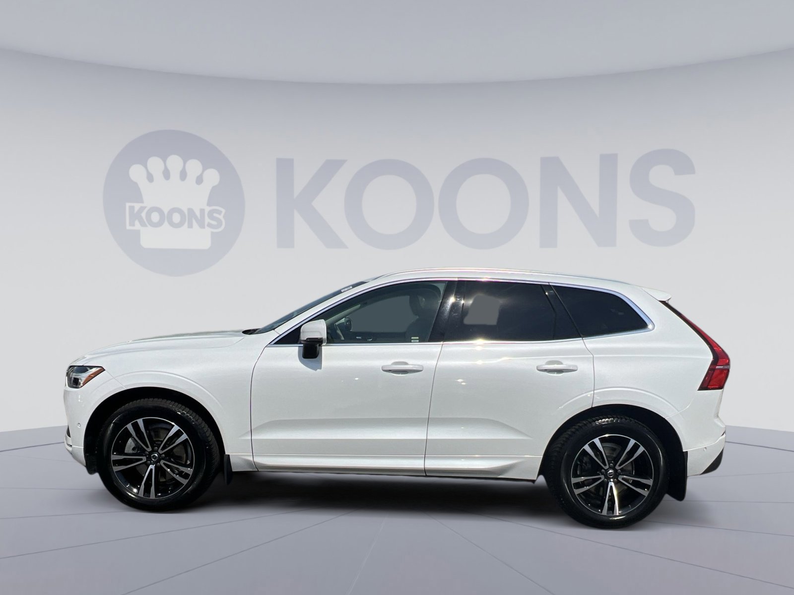 Used 2018 Volvo XC60 T6 Momentum image 2