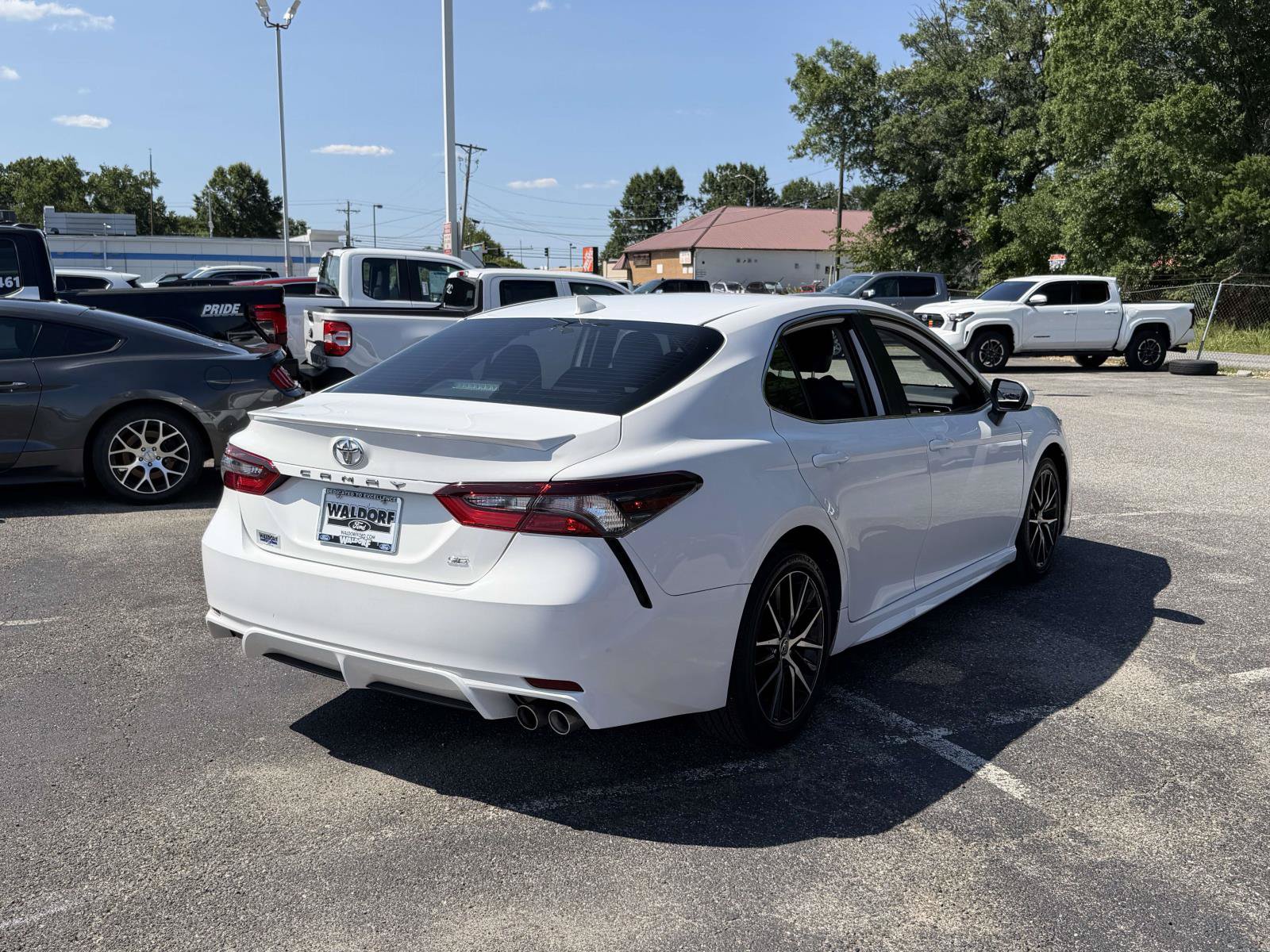 Used 2024 Toyota Camry SE FWD image 2