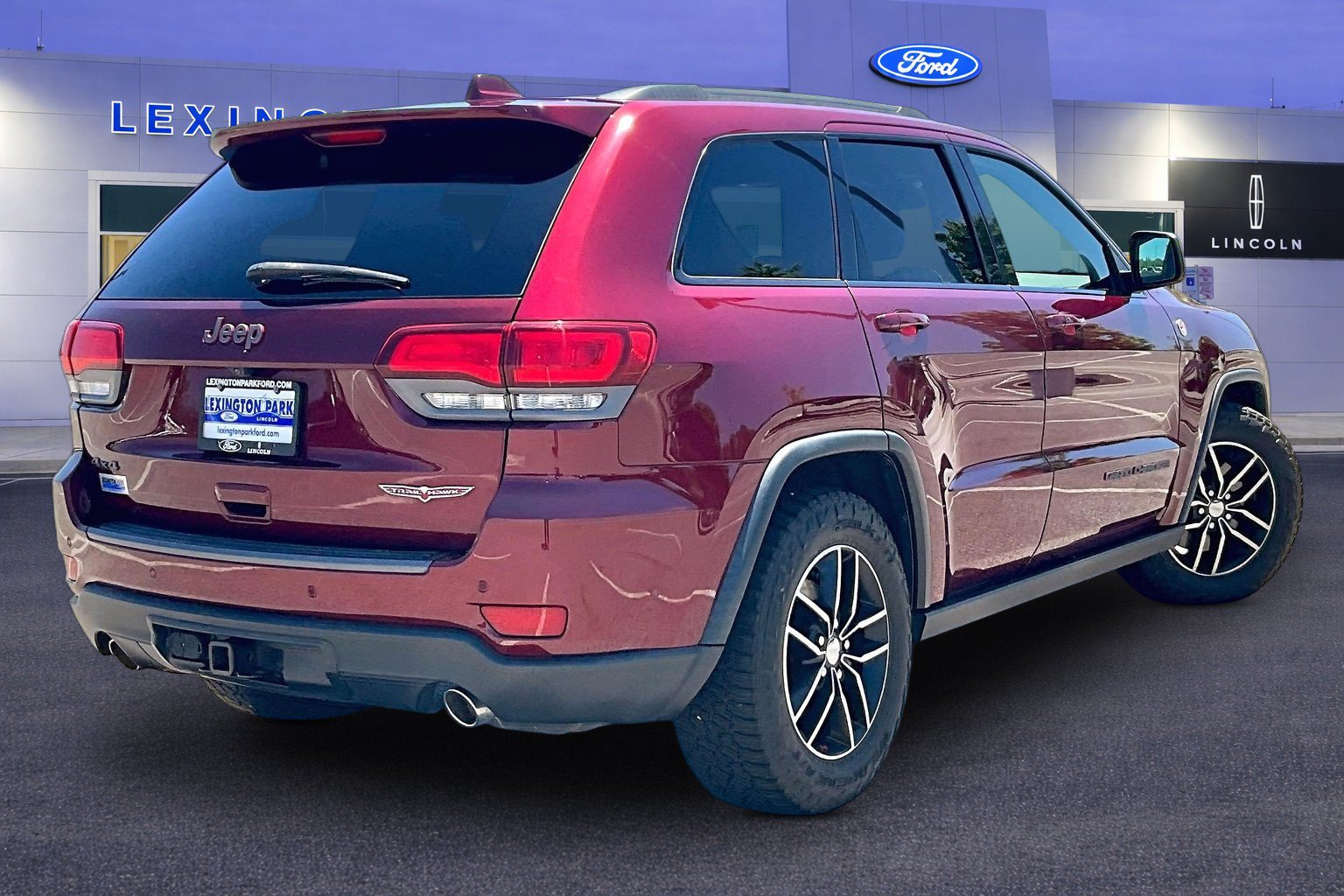Used 2017 Jeep Grand Cherokee Trailhawk w/ Trailhawk Luxury Group AWD/4WD image 5