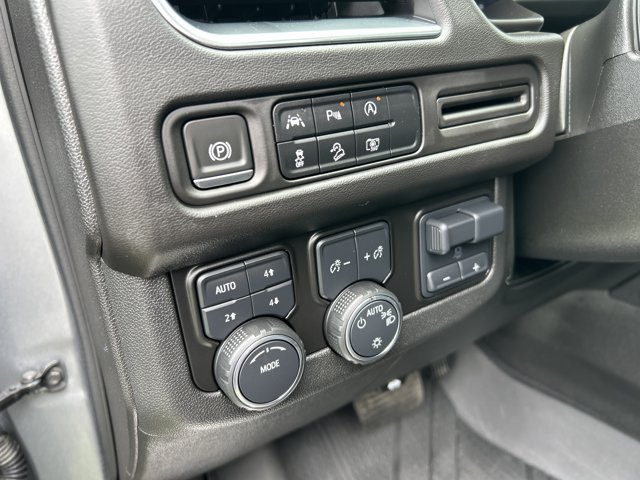 Used 2023 Chevrolet Tahoe Z71 w/ Luxury Package AWD/4WD image 31