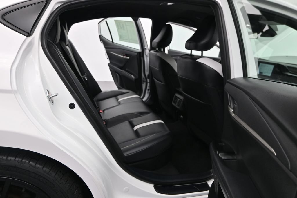 Used 2025 Toyota Camry SE FWD image 19