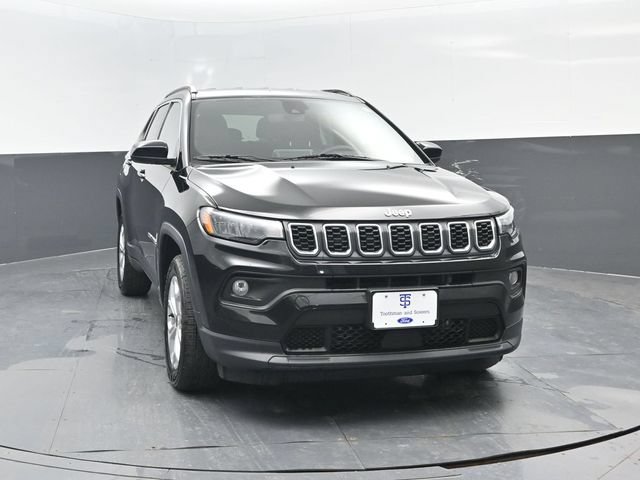 Used 2025 Jeep Compass Latitude AWD/4WD image 2
