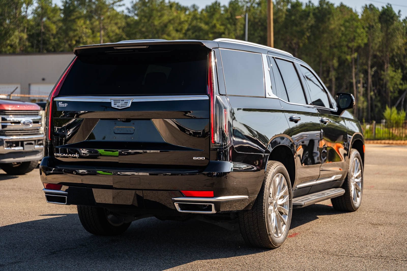 Used 2024 Cadillac Escalade Premium Luxury AWD/4WD image 7