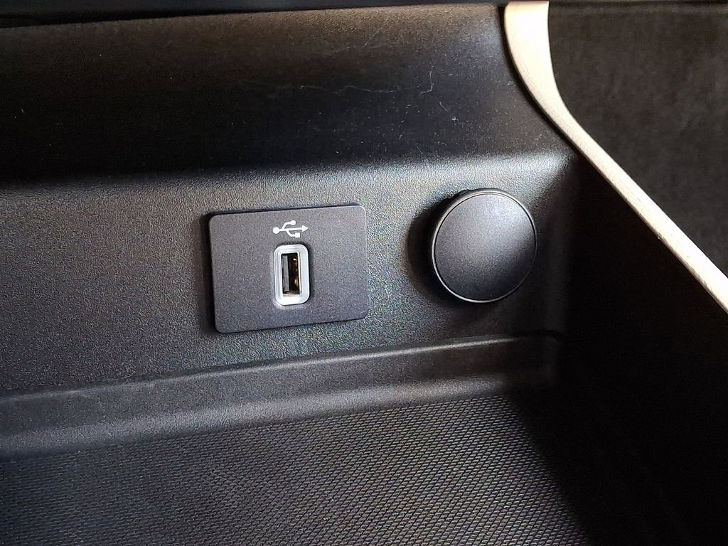 Certified 2017 Ford Fusion SE w/ Fusion SE Technology Package image 26