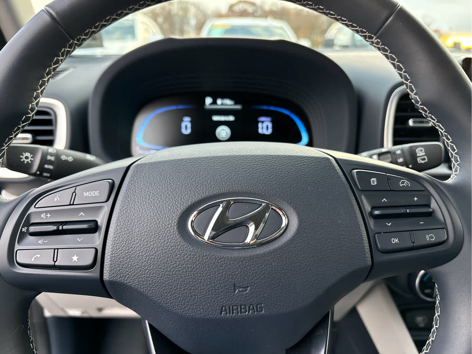 Used 2023 Hyundai Venue Limited image 16