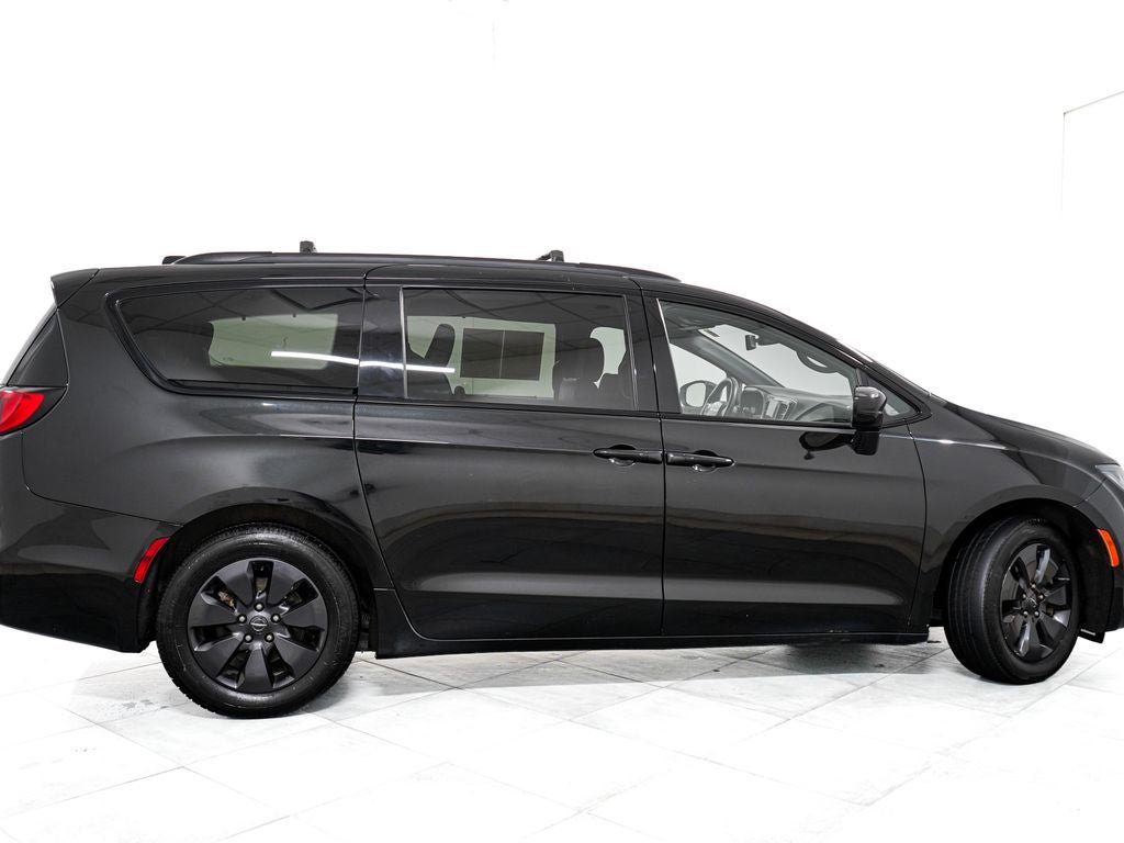 Used 2020 Chrysler Pacifica Touring-L w/ S Appearance Package FWD image 7
