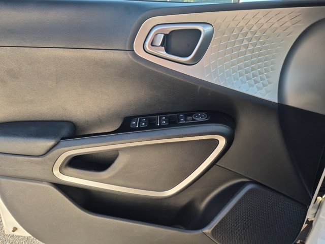 Used 2024 Kia Soul LX FWD image 13