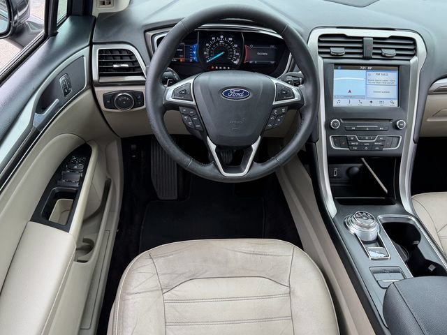 Certified 2017 Ford Fusion SE w/ Fusion SE Technology Package FWD image 13