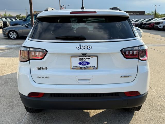 Used 2022 Jeep Compass Latitude w/ Sun and Sound Group AWD/4WD image 4