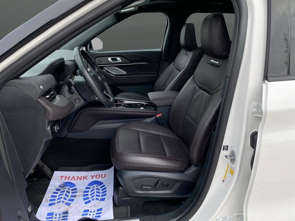 Certified 2025 Ford Explorer Platinum image 5