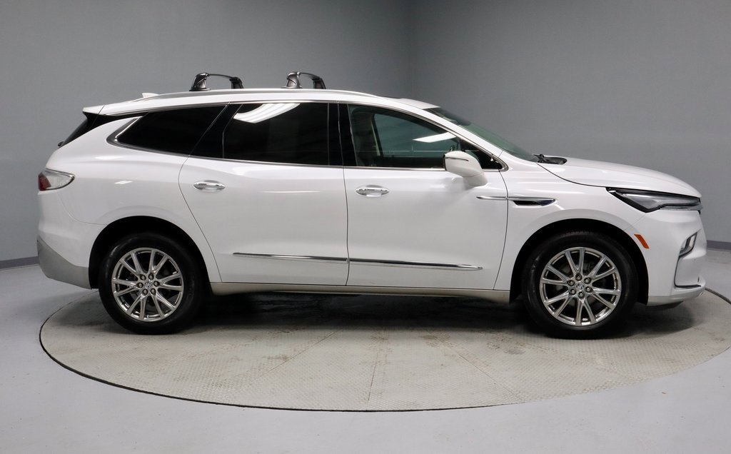 Used 2023 Buick Enclave Essence w/ Experience Buick Package image 9